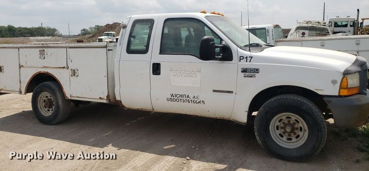 image for item LT9743 1999 Ford F350 Super Duty  SuperCab utility bed pickup truck