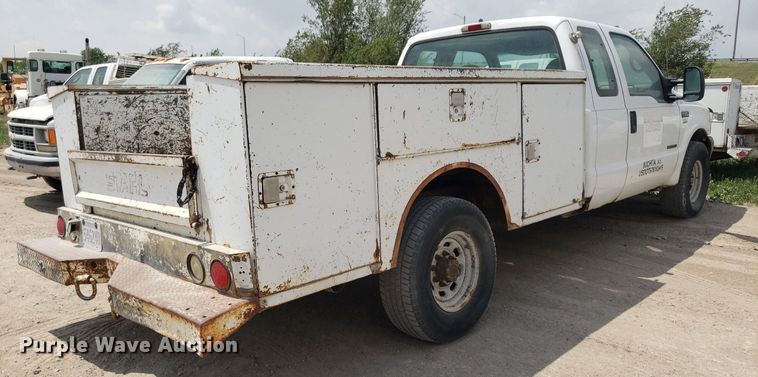 image for item LT9743 1999 Ford F350 Super Duty  SuperCab utility bed pickup truck