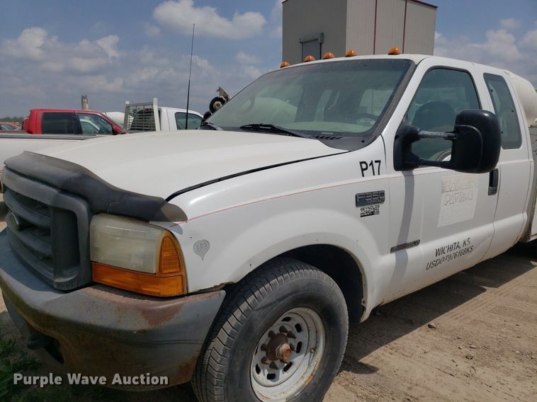 image for item LT9743 1999 Ford F350 Super Duty  SuperCab utility bed pickup truck