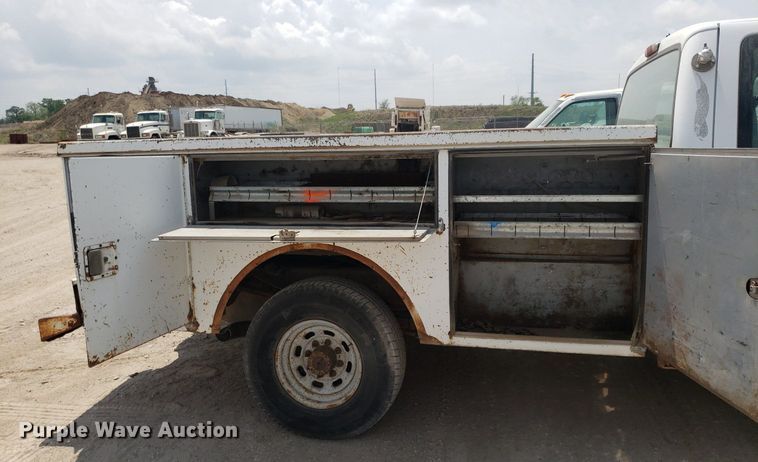 image for item LT9743 1999 Ford F350 Super Duty  SuperCab utility bed pickup truck