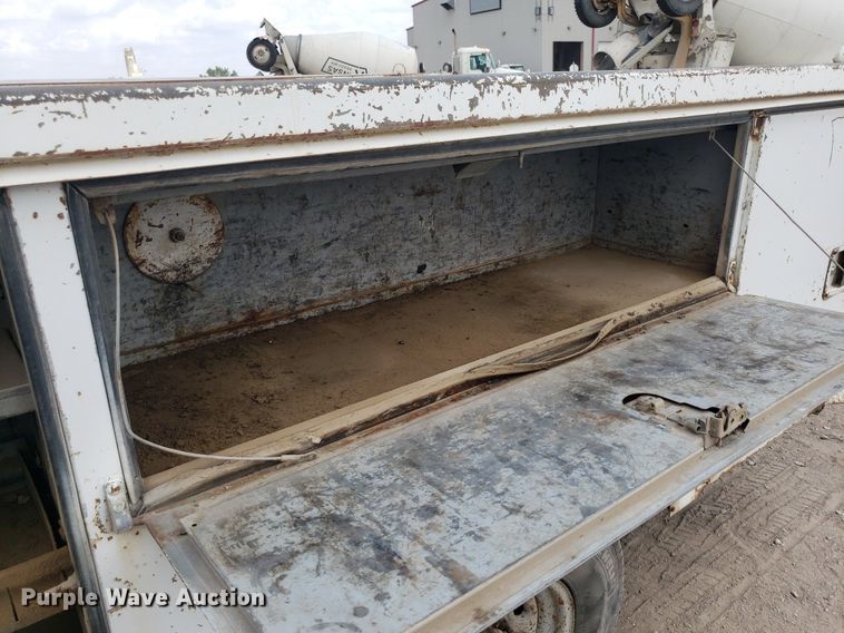 image for item LT9743 1999 Ford F350 Super Duty  SuperCab utility bed pickup truck