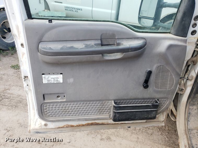 image for item LT9743 1999 Ford F350 Super Duty  SuperCab utility bed pickup truck