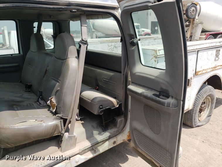 image for item LT9743 1999 Ford F350 Super Duty  SuperCab utility bed pickup truck