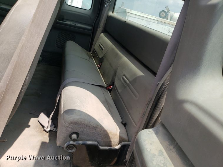 image for item LT9743 1999 Ford F350 Super Duty  SuperCab utility bed pickup truck