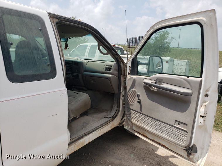 image for item LT9743 1999 Ford F350 Super Duty  SuperCab utility bed pickup truck