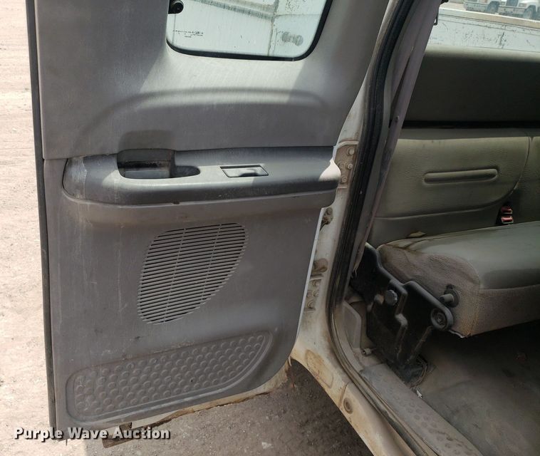 image for item LT9743 1999 Ford F350 Super Duty  SuperCab utility bed pickup truck