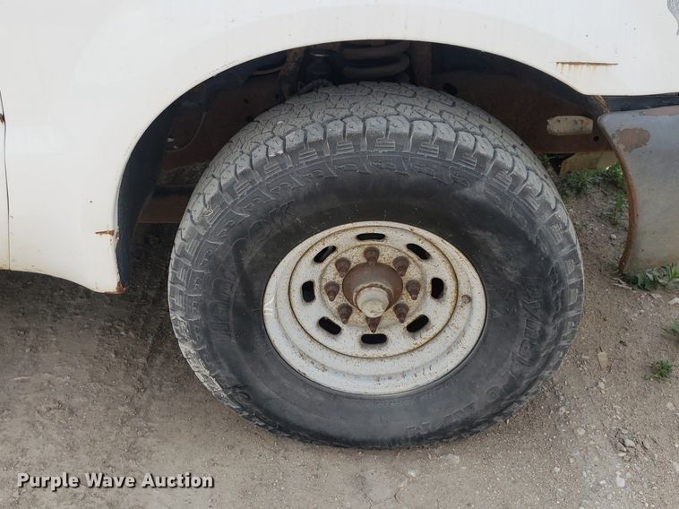 image for item LT9743 1999 Ford F350 Super Duty  SuperCab utility bed pickup truck