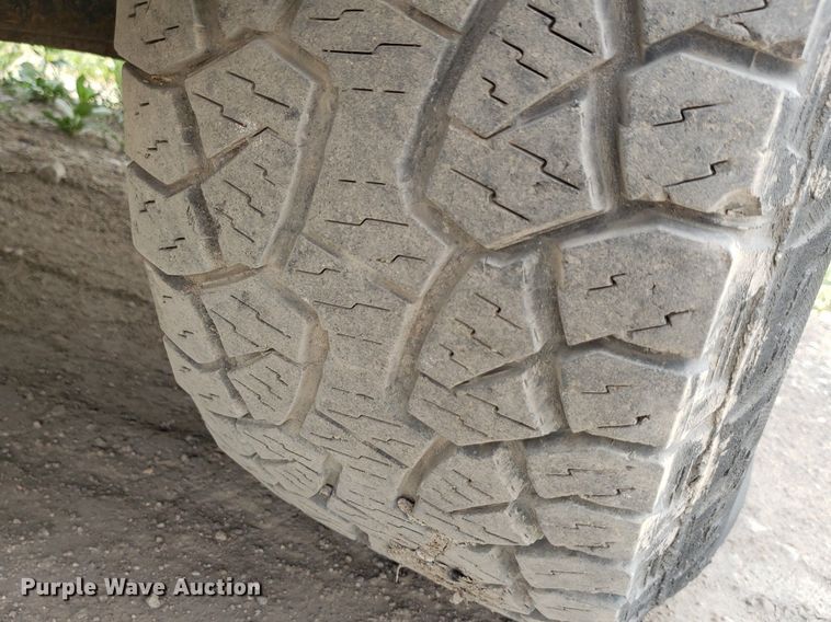 image for item LT9743 1999 Ford F350 Super Duty  SuperCab utility bed pickup truck