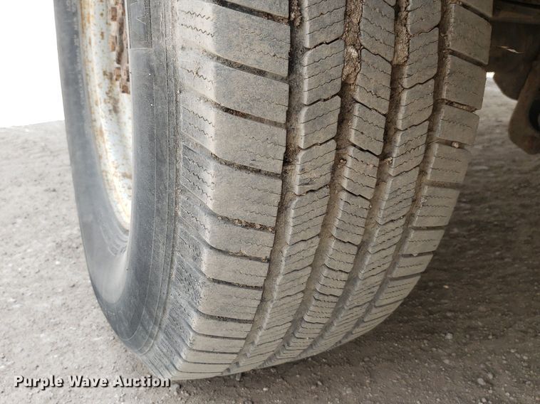 image for item LT9743 1999 Ford F350 Super Duty  SuperCab utility bed pickup truck