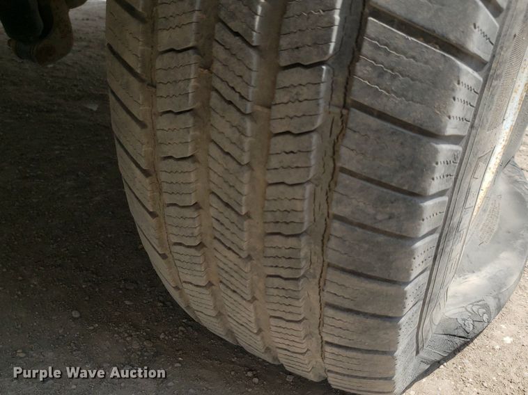 image for item LT9743 1999 Ford F350 Super Duty  SuperCab utility bed pickup truck