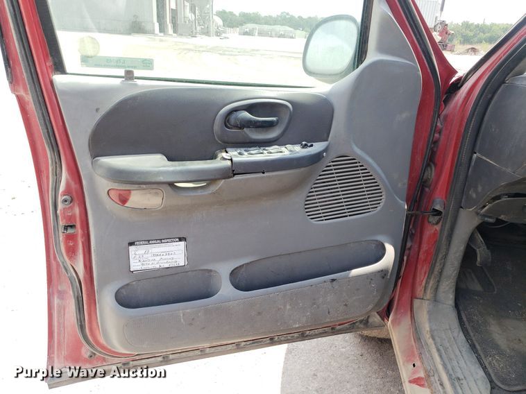 image for item LT9745 2001 Ford F150  SuperCrew pickup truck