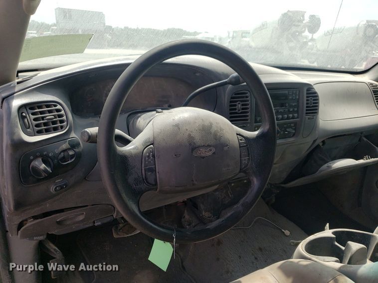 image for item LT9745 2001 Ford F150  SuperCrew pickup truck