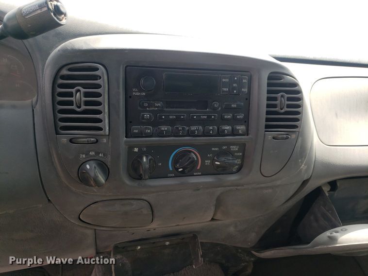 image for item LT9745 2001 Ford F150  SuperCrew pickup truck