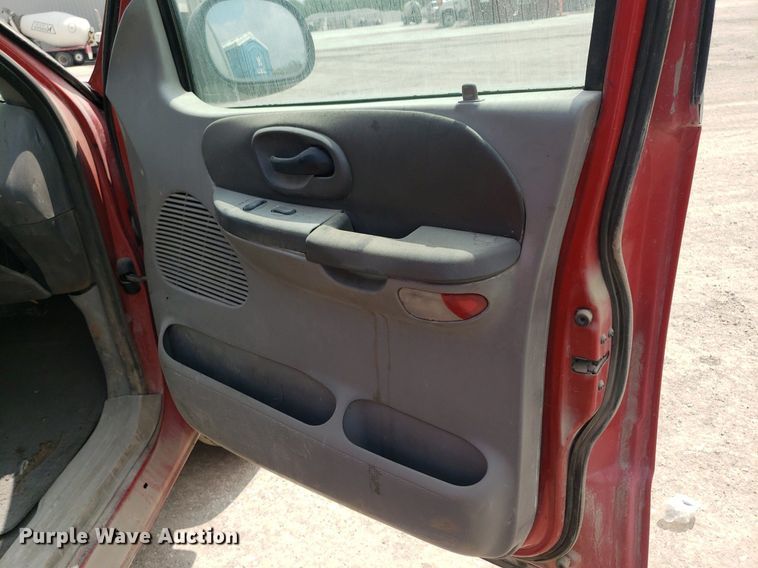 image for item LT9745 2001 Ford F150  SuperCrew pickup truck