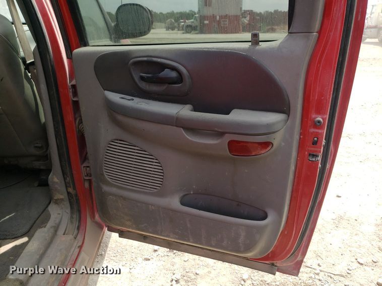 image for item LT9745 2001 Ford F150  SuperCrew pickup truck