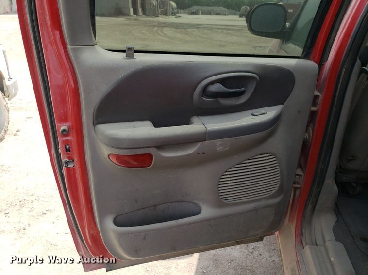 image for item LT9745 2001 Ford F150  SuperCrew pickup truck