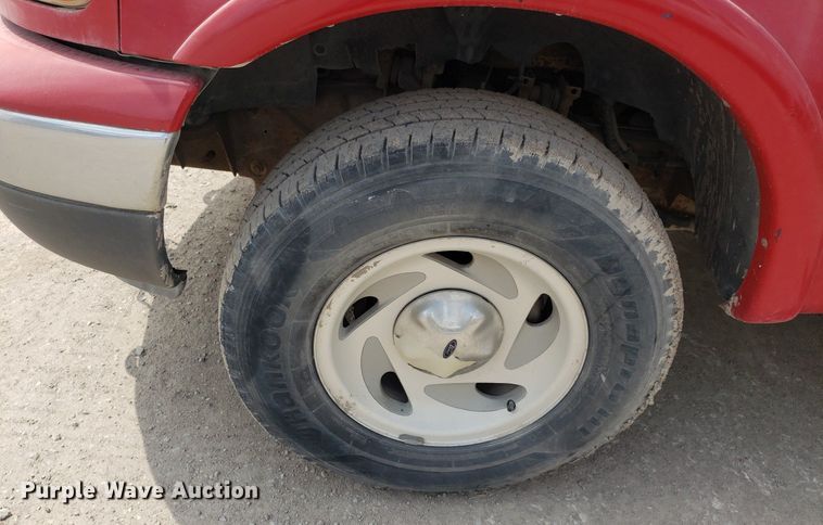 image for item LT9745 2001 Ford F150  SuperCrew pickup truck