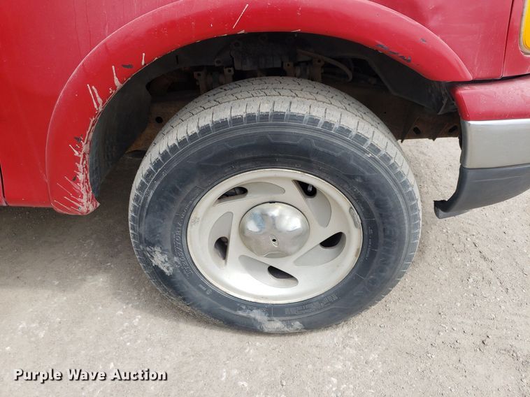 image for item LT9745 2001 Ford F150  SuperCrew pickup truck