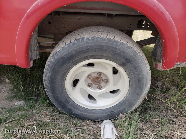 image for item LT9745 2001 Ford F150  SuperCrew pickup truck