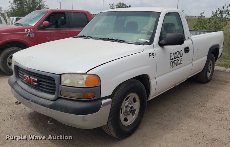 image for item LT9746 2000 GMC Sierra 1500  pickup truck