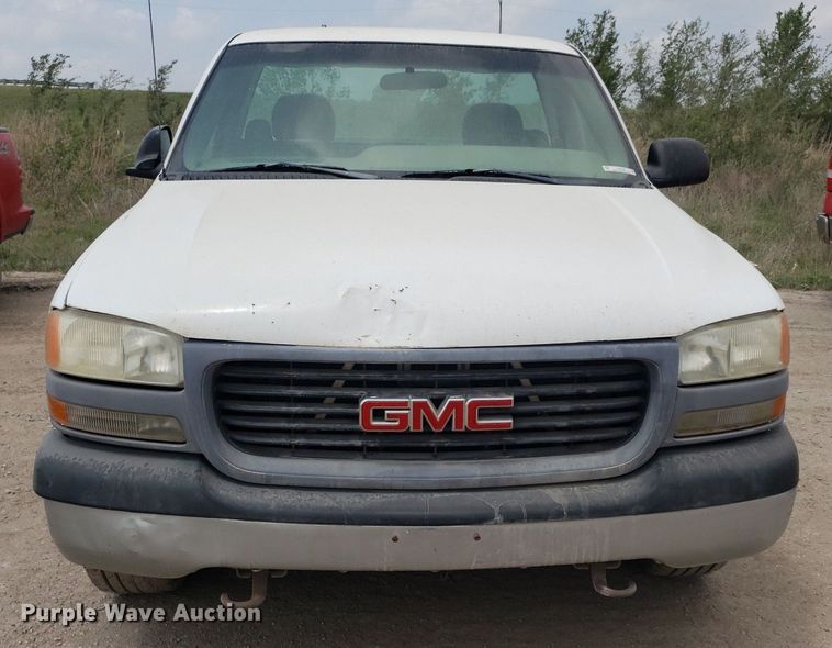 image for item LT9746 2000 GMC Sierra 1500  pickup truck