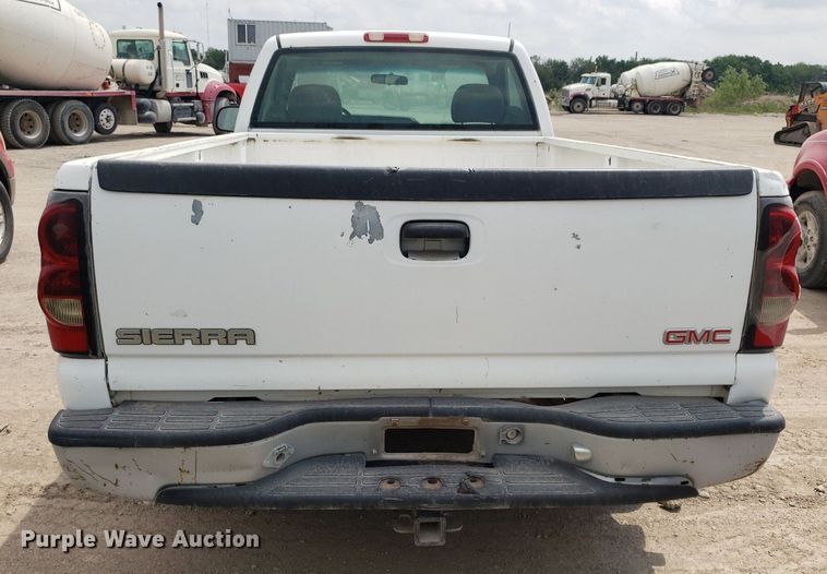 image for item LT9746 2000 GMC Sierra 1500  pickup truck