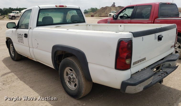 image for item LT9746 2000 GMC Sierra 1500  pickup truck