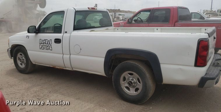 image for item LT9746 2000 GMC Sierra 1500  pickup truck