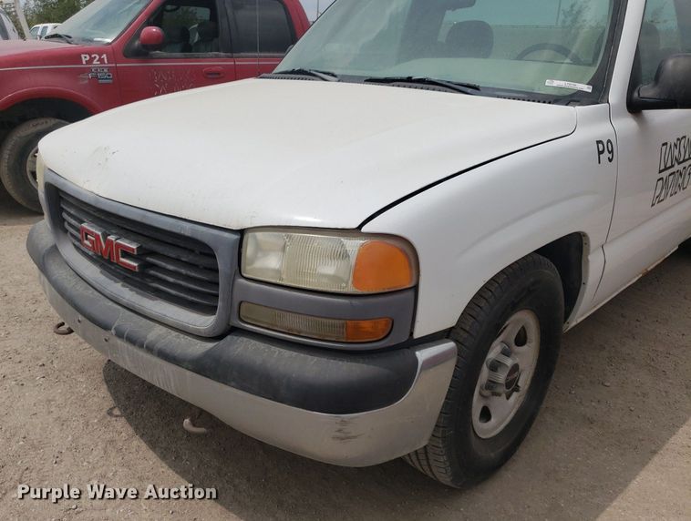 image for item LT9746 2000 GMC Sierra 1500  pickup truck