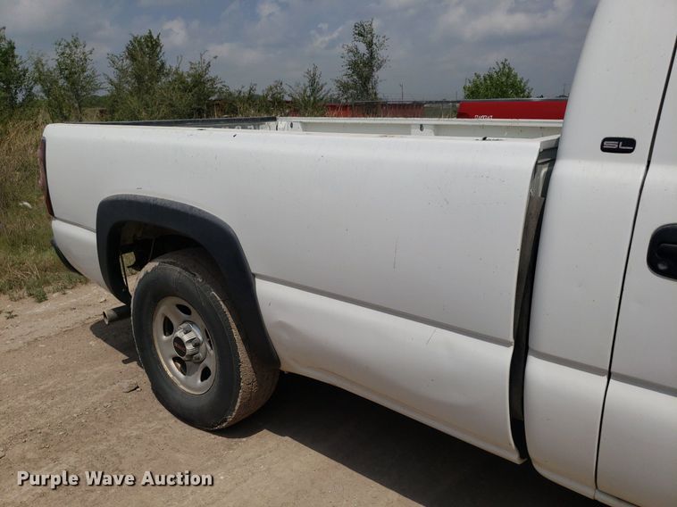 image for item LT9746 2000 GMC Sierra 1500  pickup truck
