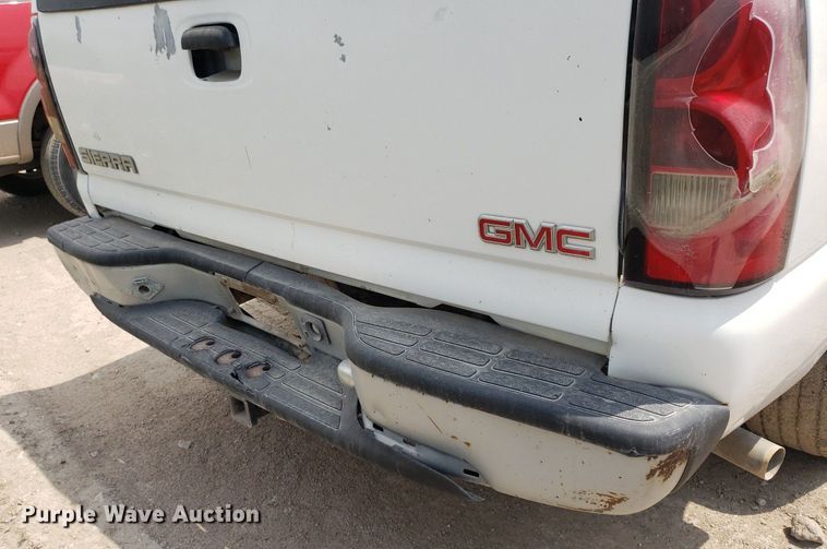 image for item LT9746 2000 GMC Sierra 1500  pickup truck