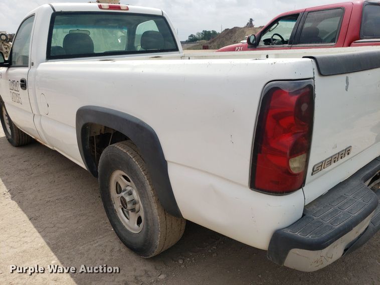 image for item LT9746 2000 GMC Sierra 1500  pickup truck