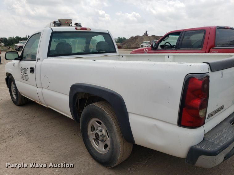 image for item LT9746 2000 GMC Sierra 1500  pickup truck