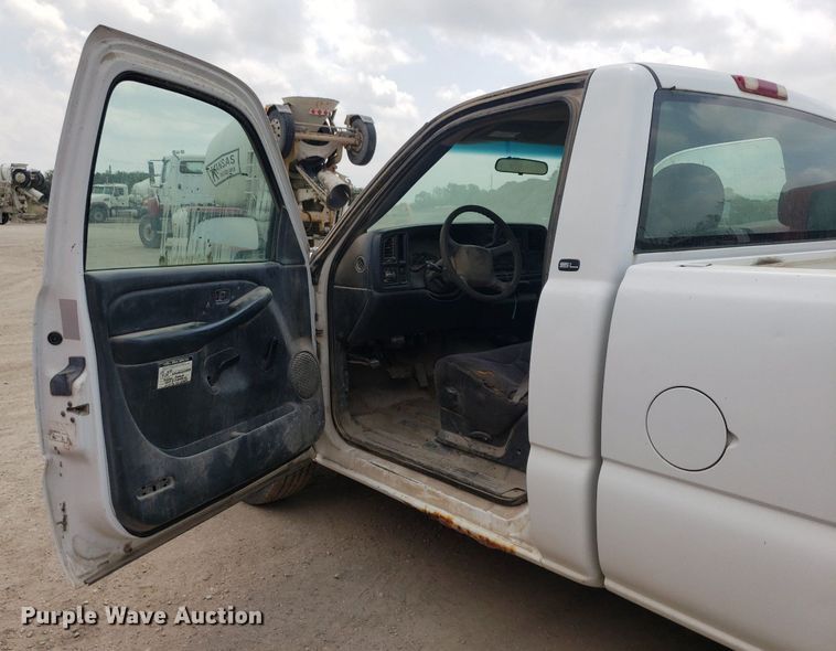 image for item LT9746 2000 GMC Sierra 1500  pickup truck