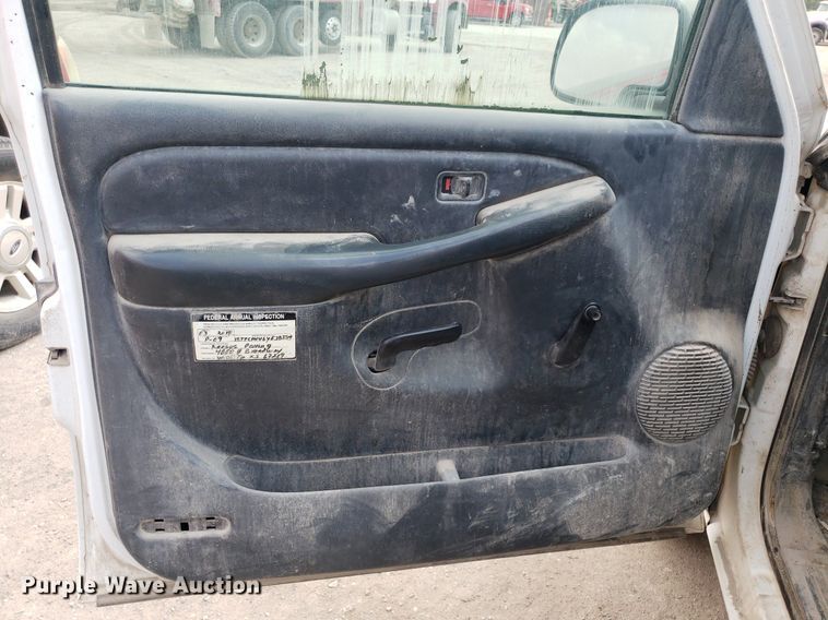 image for item LT9746 2000 GMC Sierra 1500  pickup truck