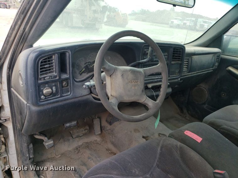 image for item LT9746 2000 GMC Sierra 1500  pickup truck