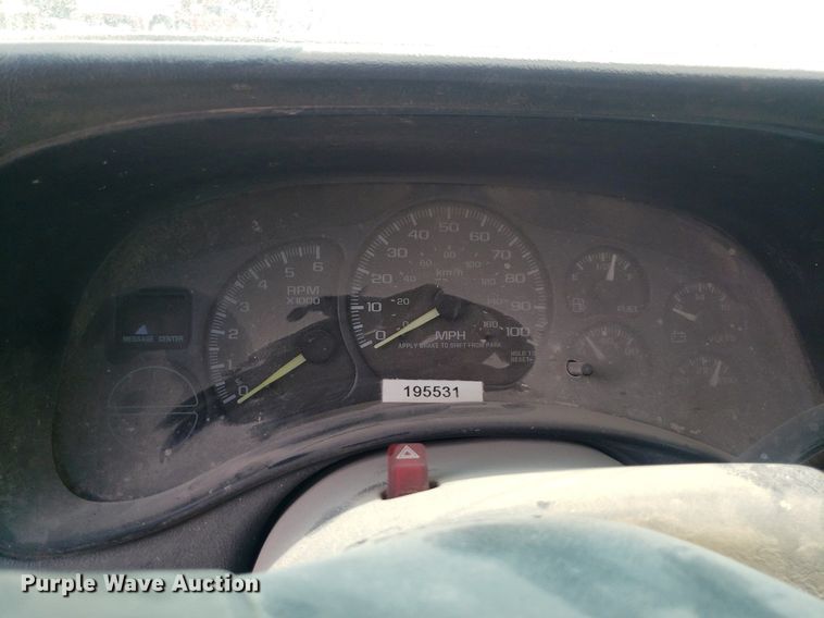 image for item LT9746 2000 GMC Sierra 1500  pickup truck