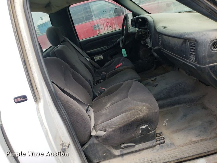 image for item LT9746 2000 GMC Sierra 1500  pickup truck