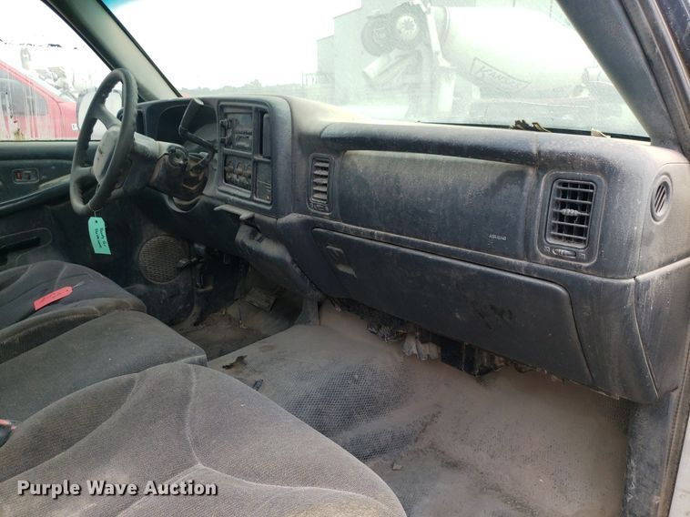 image for item LT9746 2000 GMC Sierra 1500  pickup truck