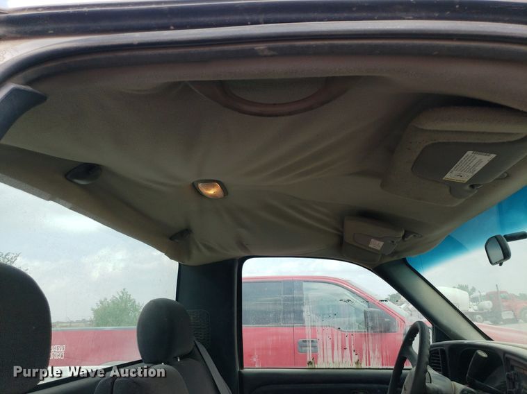 image for item LT9746 2000 GMC Sierra 1500  pickup truck