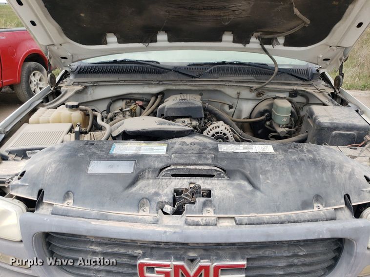 image for item LT9746 2000 GMC Sierra 1500  pickup truck