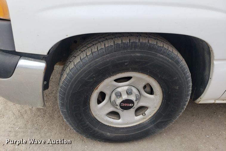 image for item LT9746 2000 GMC Sierra 1500  pickup truck