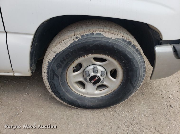 image for item LT9746 2000 GMC Sierra 1500  pickup truck