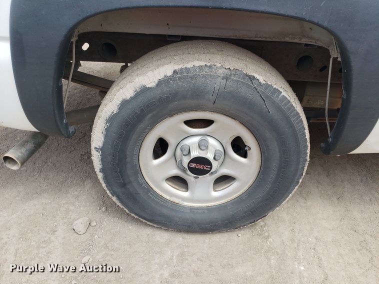 image for item LT9746 2000 GMC Sierra 1500  pickup truck