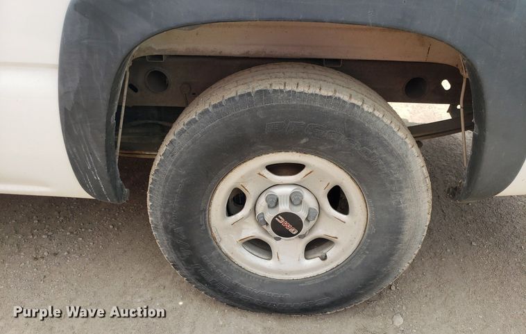 image for item LT9746 2000 GMC Sierra 1500  pickup truck