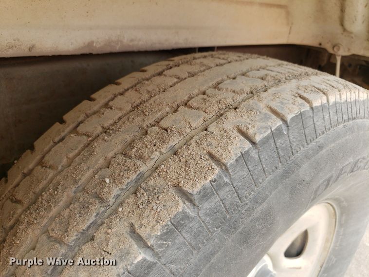 image for item LT9746 2000 GMC Sierra 1500  pickup truck