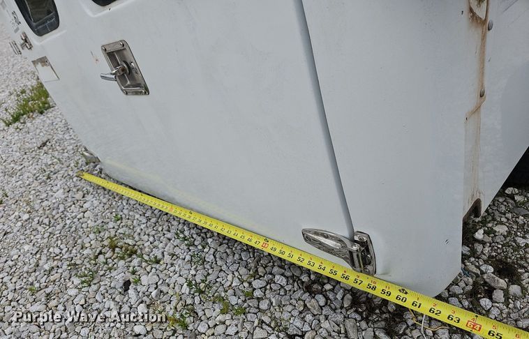 image for item LW9596 Fiberglass utility topper