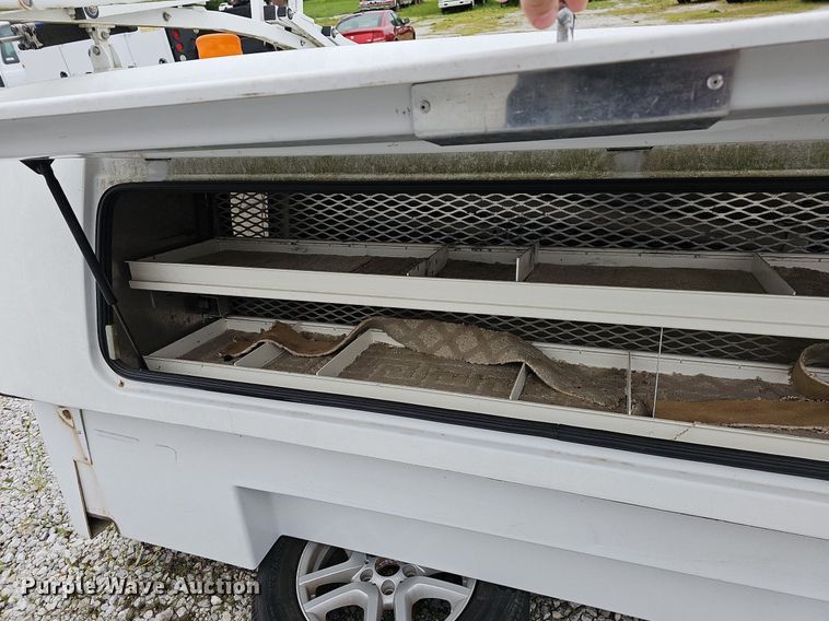 image for item LW9596 Fiberglass utility topper