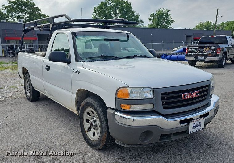 image for item LW9607 2006 GMC Sierra 1500  pickup truck