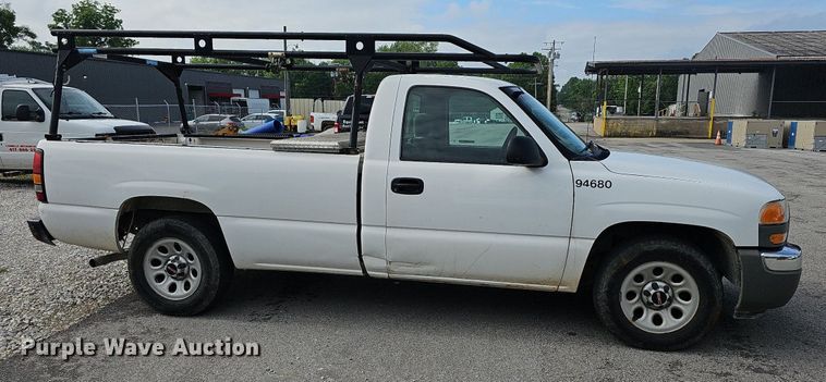 image for item LW9607 2006 GMC Sierra 1500  pickup truck